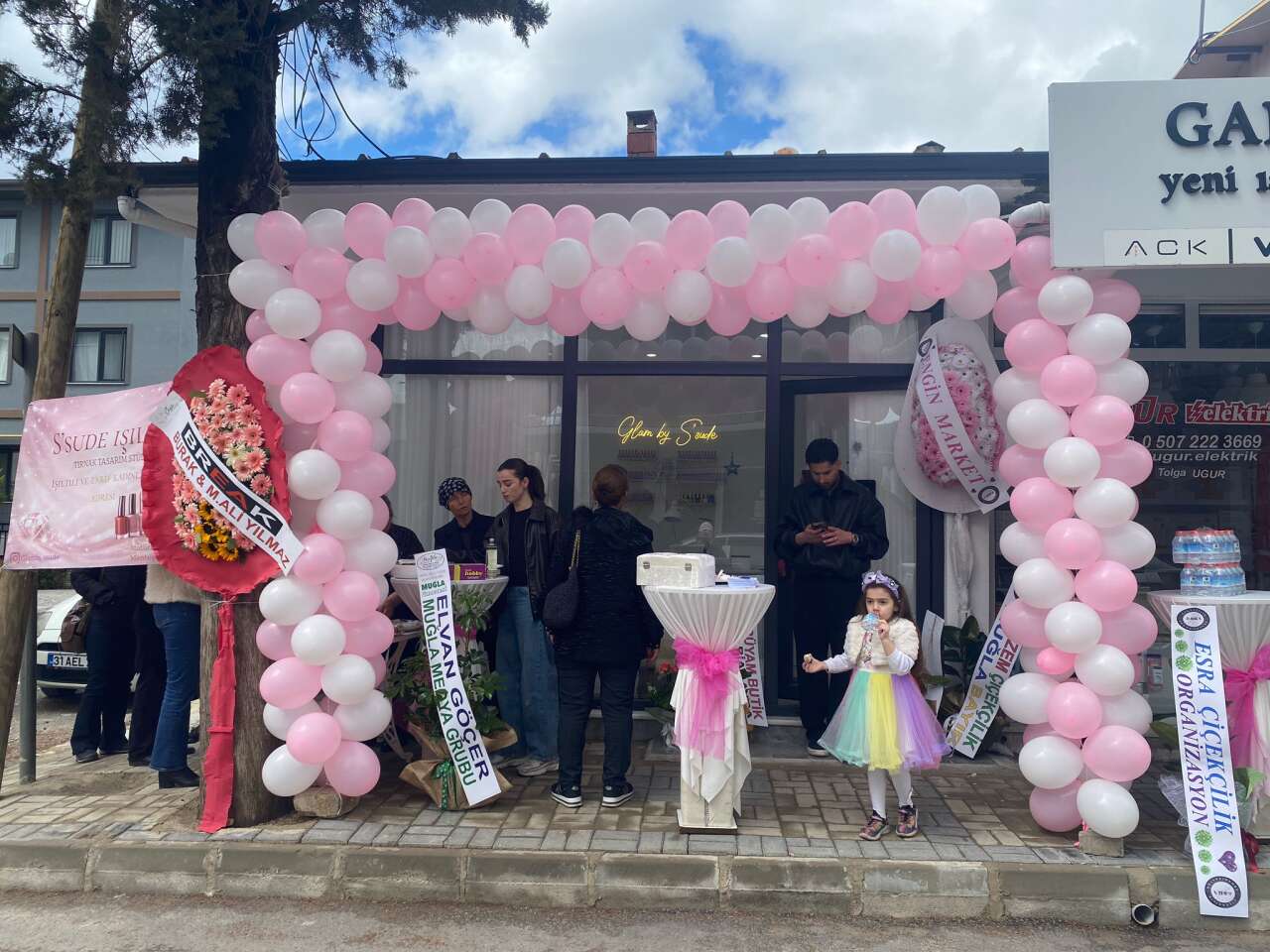 S’sude Işıltı Tırnak Tasarım Stüdyosu Kapılarını Açtı 3